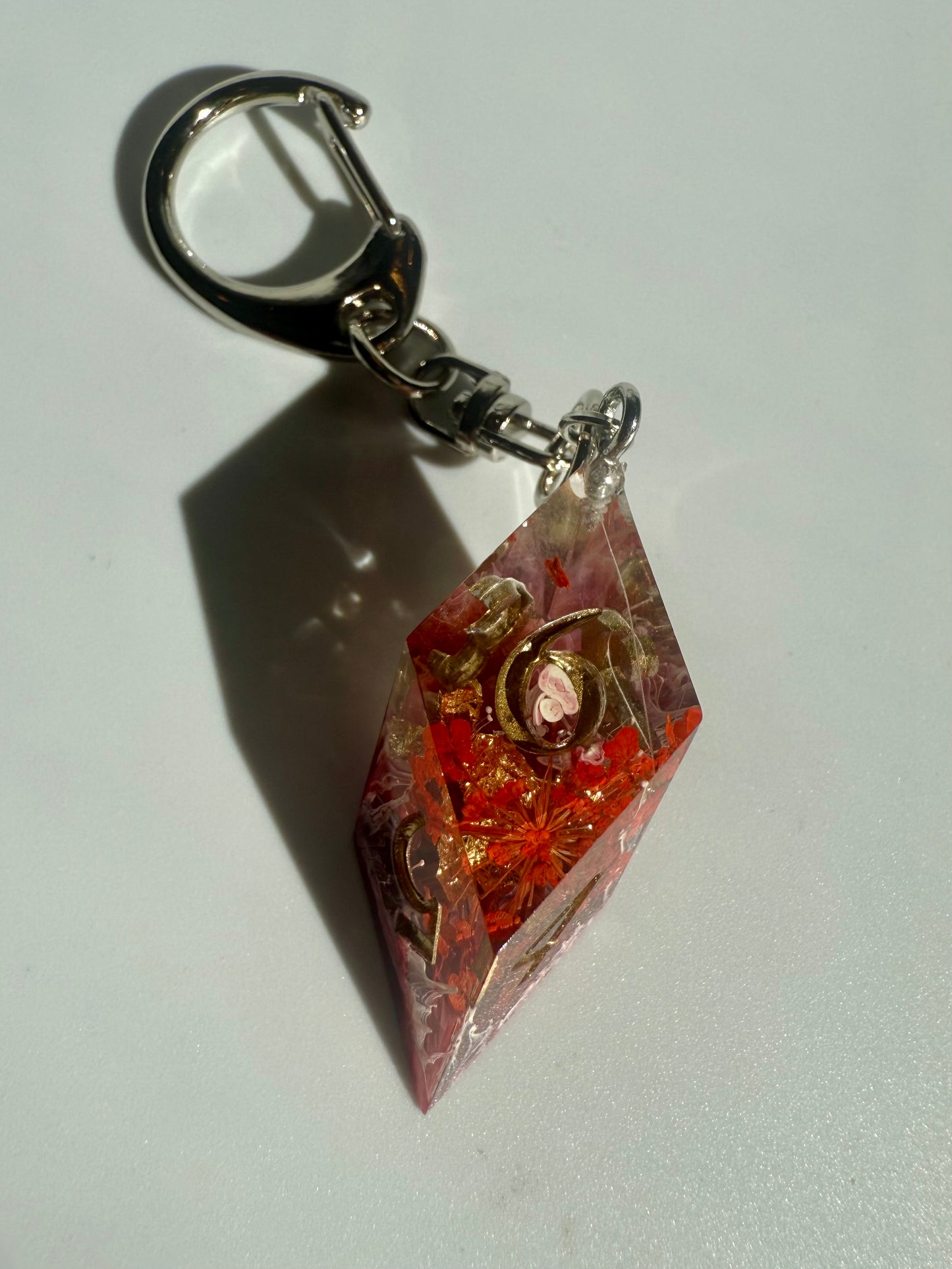 Red Floral D6 Shard Keychain